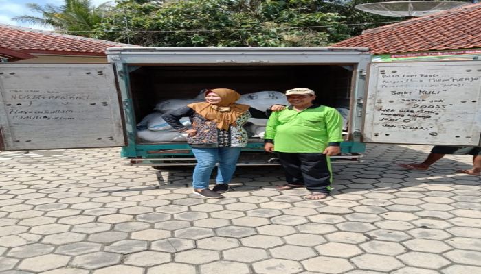 BANTUAN BERAS TERDAMPAK BANJIR  01