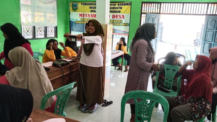 KEGIATAN PMT POSBINDU AJAK MASYARAKAT PEMERIKSAAN KESEHATAN 01