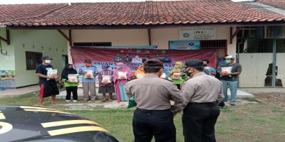 BANTUAN BERAS DARI POLSEK ADIMULYO