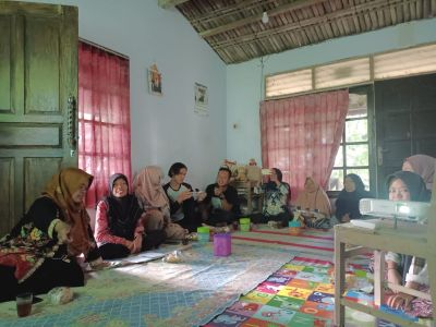 KELOMPOK KKN UMY 102 MENGADAKAN SOSIALISASI DAN PENYERAHAN HIDROPONIK DI DUSUN KARANGKAMBANG CRIWIK RW 01